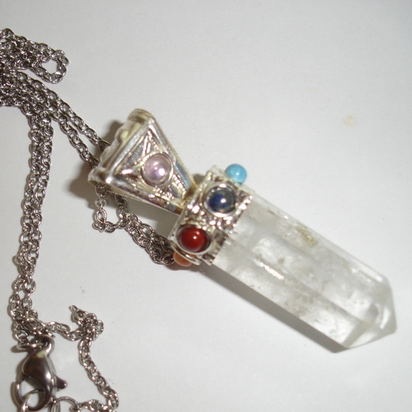 Jewelry - Quartz Crystal Pendant Necklace 19 inch chain